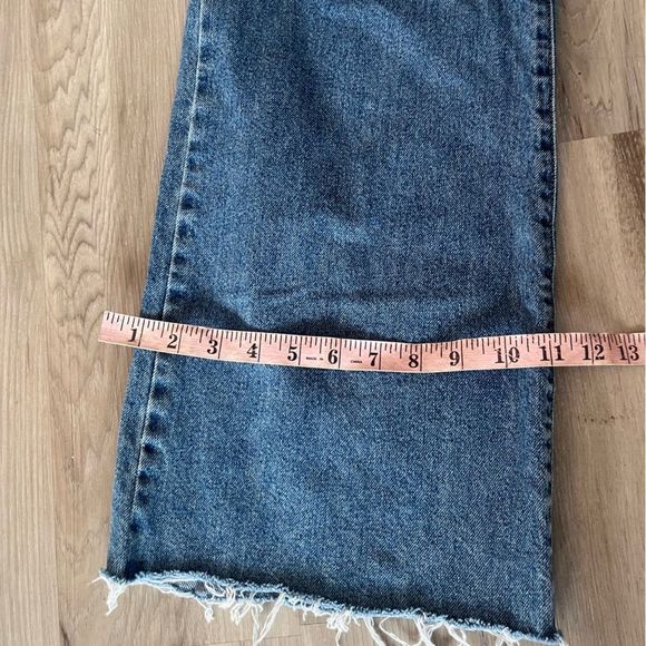 The Ragged Priest Free People 26 High Rise Mom Wide Leg Frayed Ankle Jeans - Picture 9 of 16